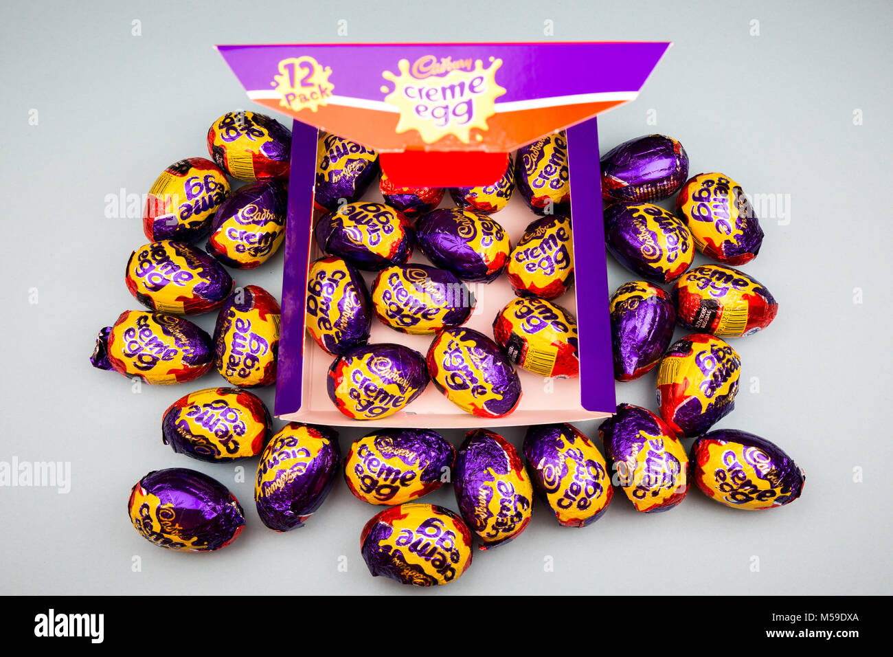 Beaucoup d'œufs Cadbury creme Banque D'Images