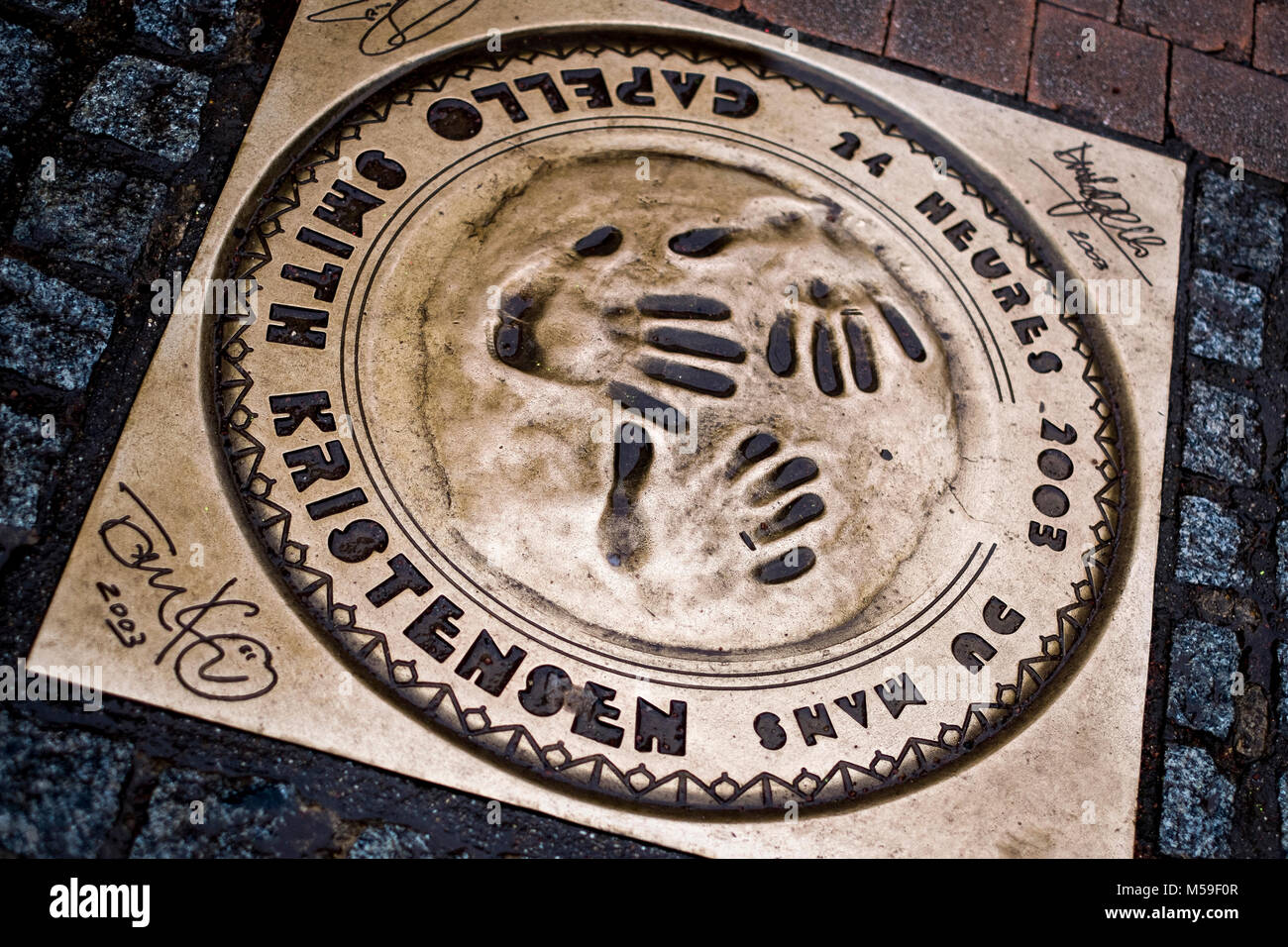 Plaque Commerative montrant aux lauréats de 2003 Le Mans 24 Heures, dans la ville de Le Mans, France Banque D'Images