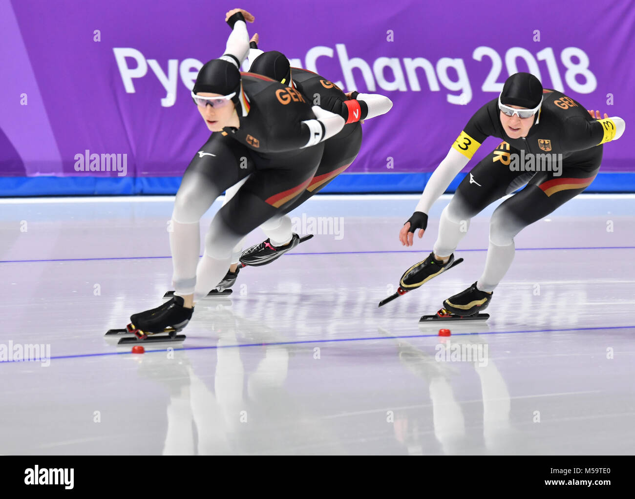 Gangneung, Corée du Sud. Feb 21, 2018. L'équipe allemande avec Roxanne Dufter, Gabriele Hirschbichler et Claudia Pechstein pendant le patinage de vitesse Poursuite par équipe des Jeux Olympiques d'hiver de 2018 dans l'ovale à Gangneung Gangneung, Corée du Sud, 21 février 2018. Crédit : Peter Kneffel/dpa/Alamy Live News Banque D'Images