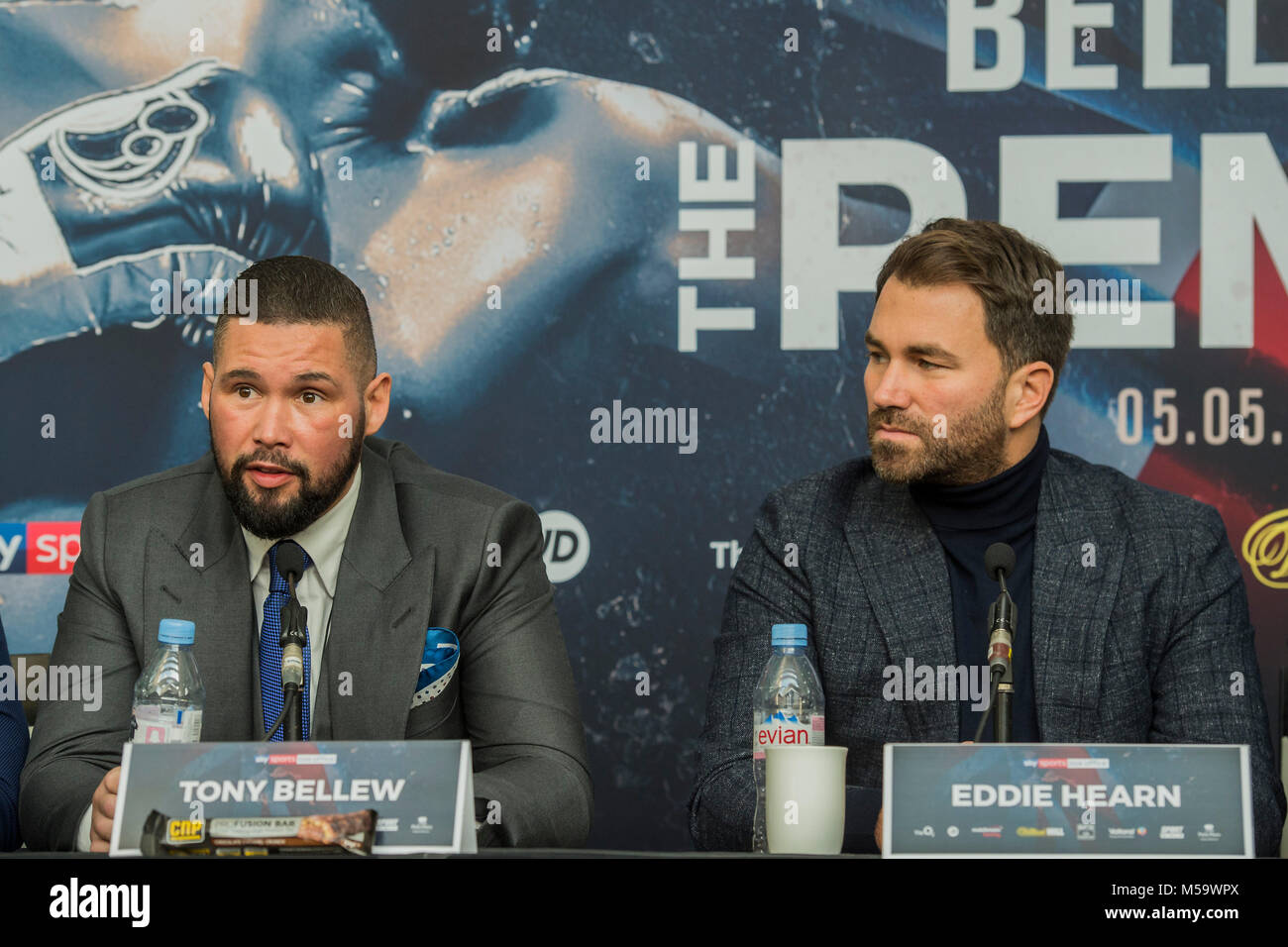 Londres, Royaume-Uni. 21 Février, 2018. Tony Bellew (en photo avec |eddie Hearn) et David Haye rencontrez lors d'une conférence de presse à l'hôtel Park Plaza Westminster Bridge. Organisé par Matchroom Boxing et Hayemaker Ringstar avant les match reporté entre les boxeurs à l'O2 à Londres le 5 mai. Londres, 21 février 2018. Crédit : Guy Bell/Alamy Live News Banque D'Images