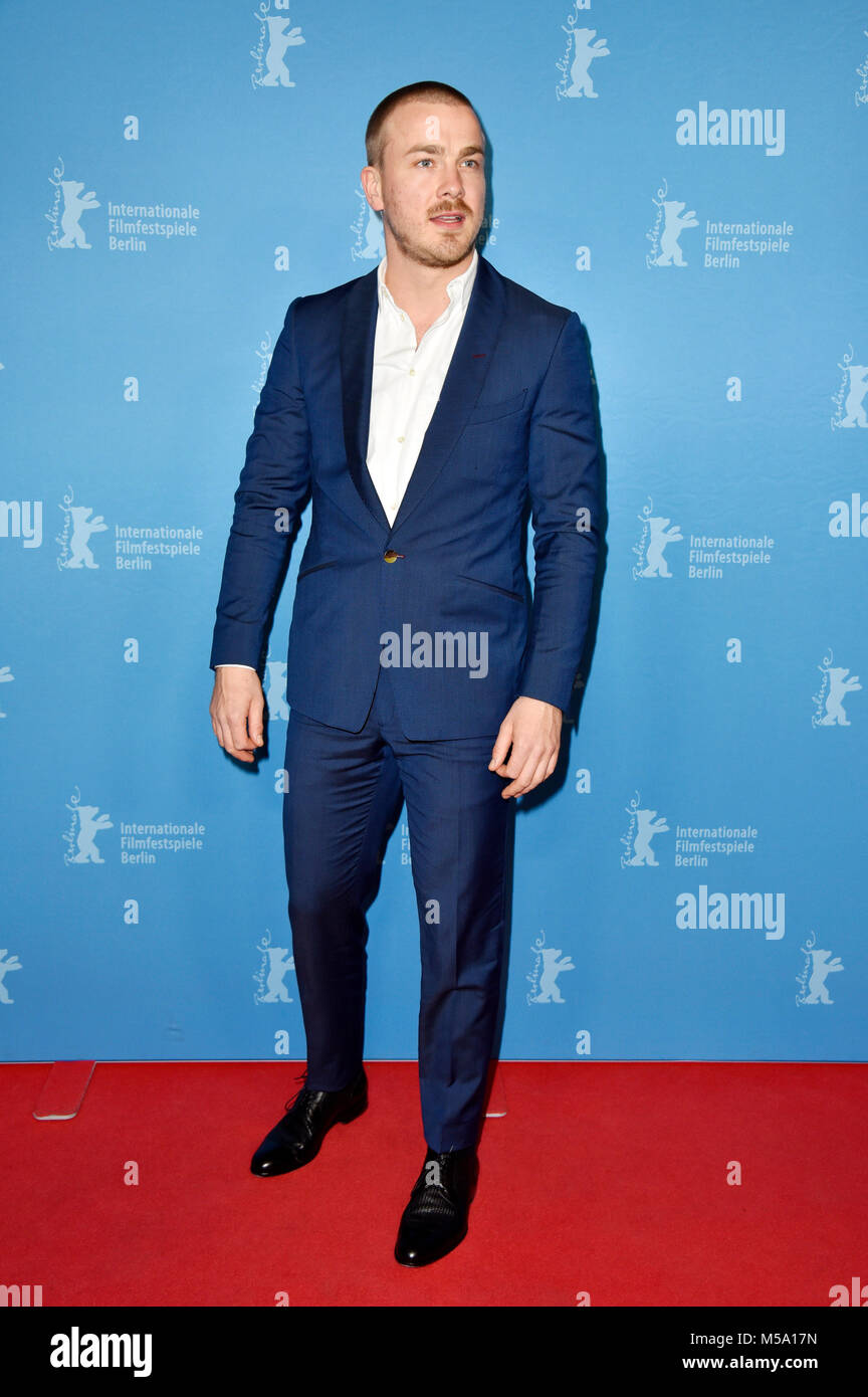 Berlin, Allemagne. Feb 21, 2018. Carl Schuch participant à la "mauvaise Banque - Épisode 1 et 2' première mondiale lors de la 68ème Festival International du Film de Berlin Berlinale 2018 / au Zoo Palast le 21 février 2018 à Berlin, Allemagne. Credit : Geisler-Fotopress/Alamy Live News Banque D'Images