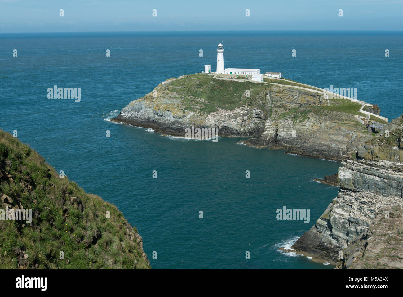 Pile du sud. La réserve RSPB, Anglesey, Pays de Galles. Phare. Banque D'Images