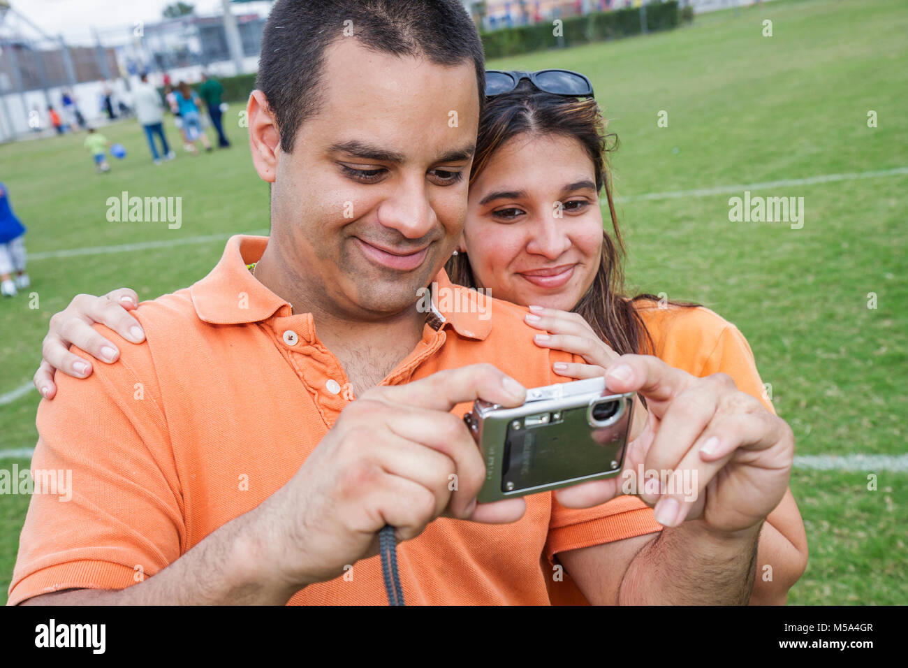 Miami Florida,Hialeah,Milander Park,Easter Egg stravaganza,foire,événement communautaire,hispanique Latin Latino ethno immigrants minorités ethniques,adulte Banque D'Images