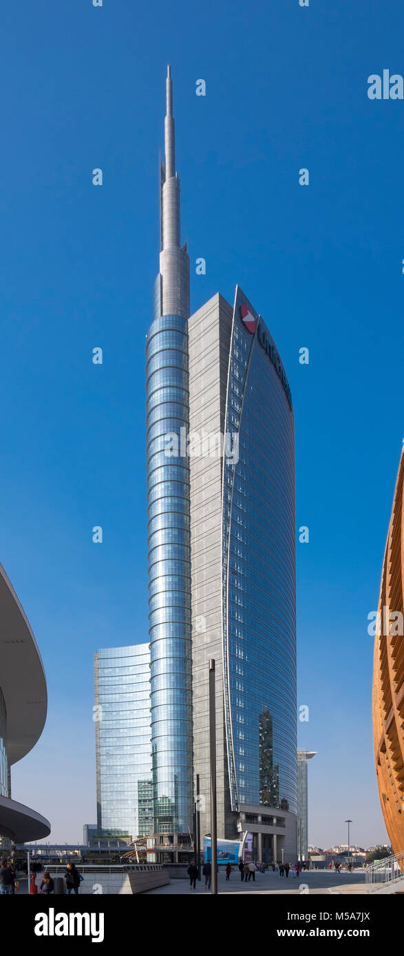 La tour Torre UniCredit UniCredit ou bâtiment gratte-ciel dans le quartier des affaires de Porta Nuova à Milan, Italie Banque D'Images