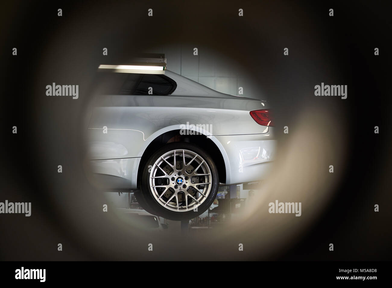 BMW M3 tourné à travers l'extrémité Banque D'Images