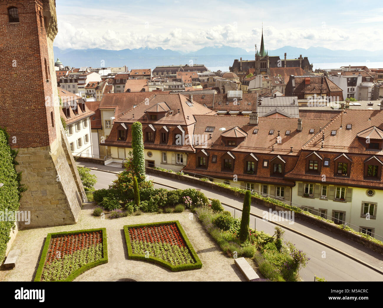 Toits de Lausanne avec l'église Saint-François, Lausanne, Vaud, Suisse. Banque D'Images Toits de Lausanne avec l'église Saint-François, Lausanne, Vaud, Suisse. Banque D'Images