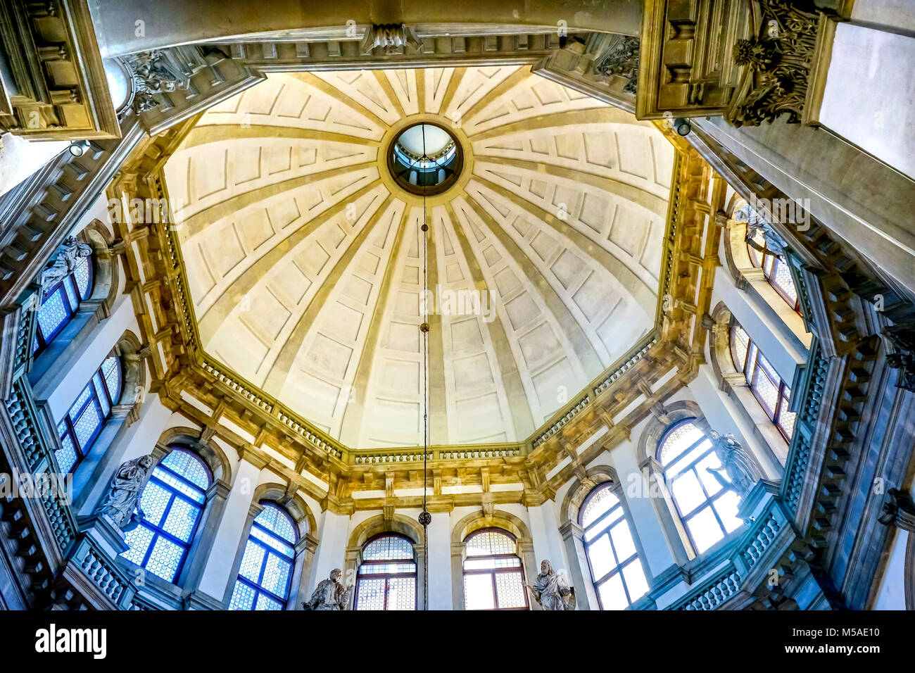 L'église Santa Maria della Salute Basilique Dome Venise Italie. Participé en 1681 dédiée à Notre Dame de la santé en raison de l'épidémie de peste 1630, w Banque D'Images