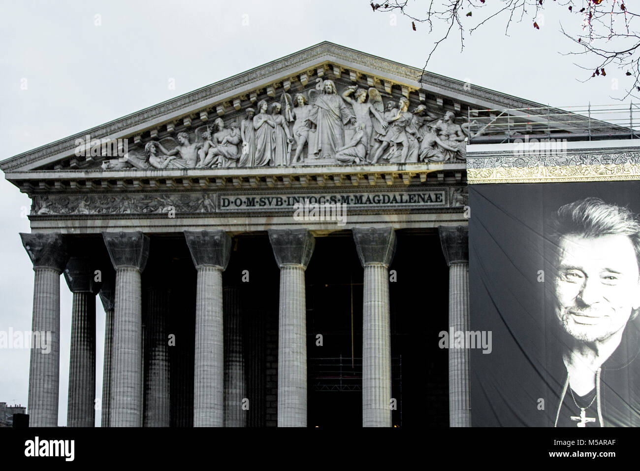 Paris, France - 9 décembre 2017 : Le célèbre chanteur de rock and roll Johnny Hallyday (Jean-Philippe Léo Smet 15 juin 1943 - 6 décembre 2017) mémorial. Banque D'Images