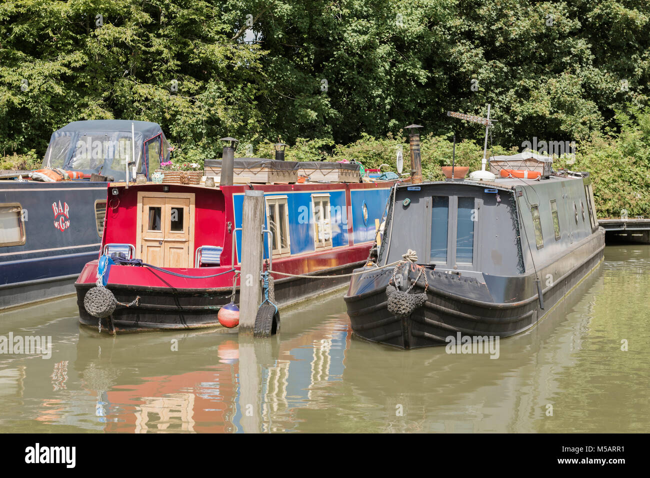 Houseboats, Caen Hill Locks, Wiltshire, Royaume-Uni Banque D'Images