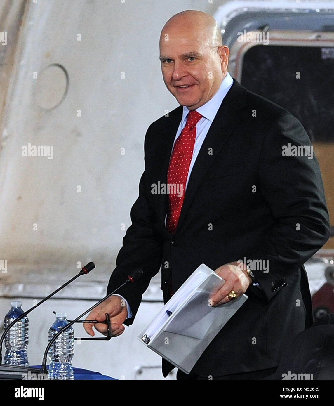 Le Kennedy Space Center, USA. 21 février 2018 - H. R. McMaster, Conseiller à la sécurité nationale américaine, prend place au début de la deuxième réunion du Conseil national de l'espace, présidé par le Vice-président Mike Pence. L'administration d'Atout a rétabli le conseil en juin 2017. Crédit : Paul Hennessy/Alamy Live News Banque D'Images