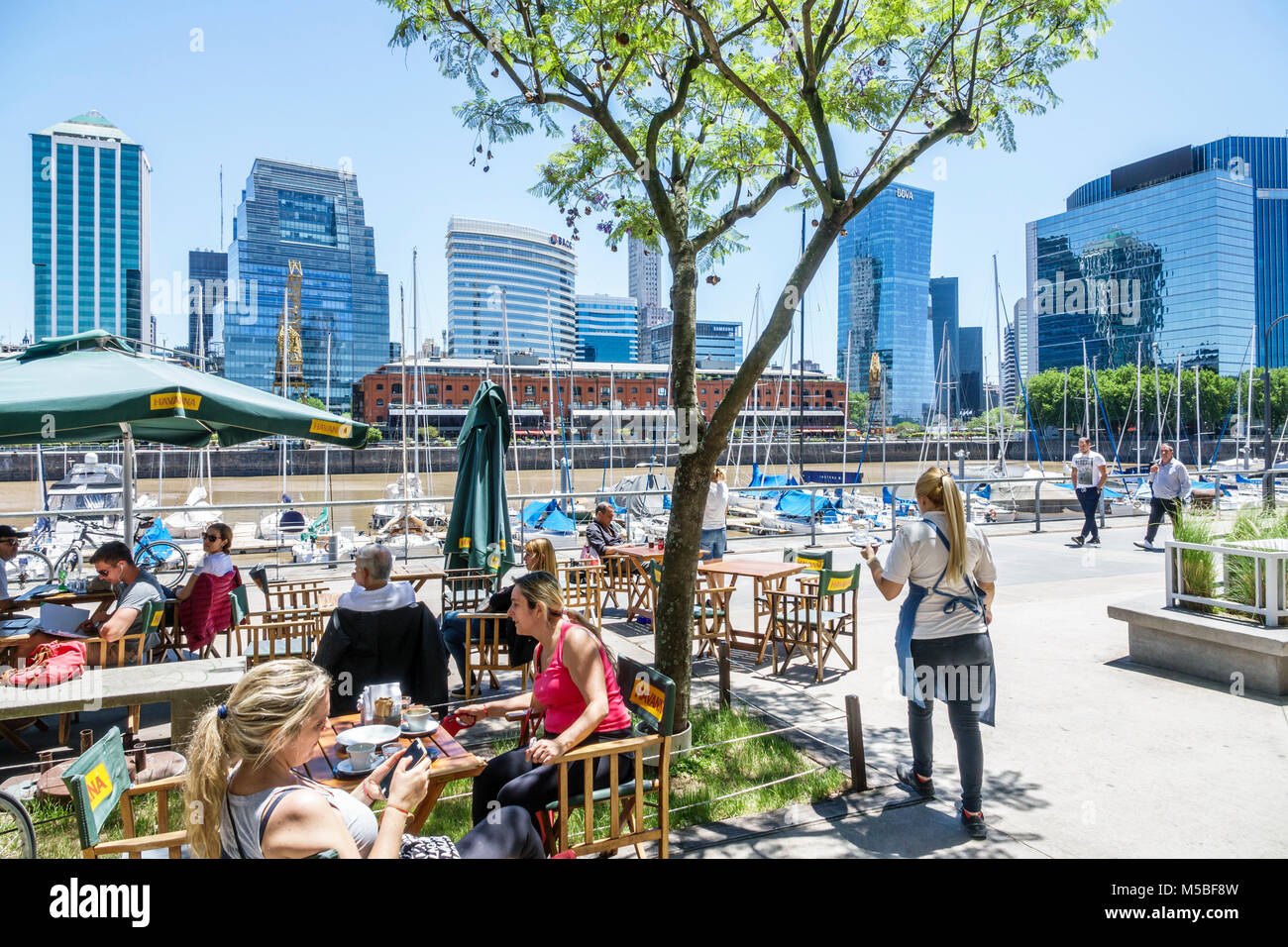 Buenos Aires Argentine,Puerto Madero,Rio Dique,eau,bord de rivière,ville skyline cityscape,hispanique hispanique Latin Latino Latinos,hispanique latino latino latinos,hispanophone Banque D'Images