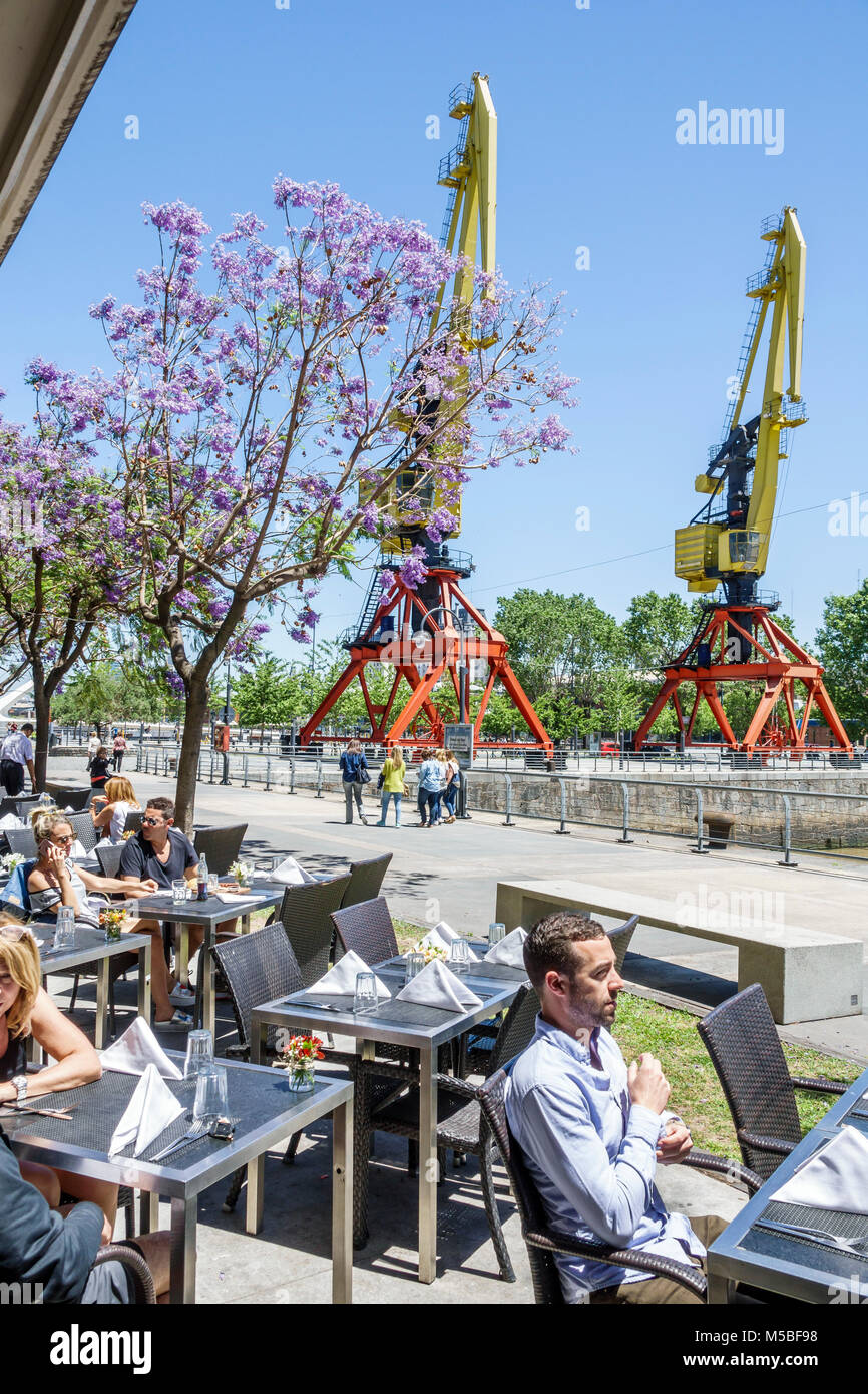 Buenos Aires Argentine, Puerto Madero, Rio Dique, eau, bord de rivière, promenade, café, repas en plein air, tables, hispanique hispanique Latins Latino Latinos, S Banque D'Images