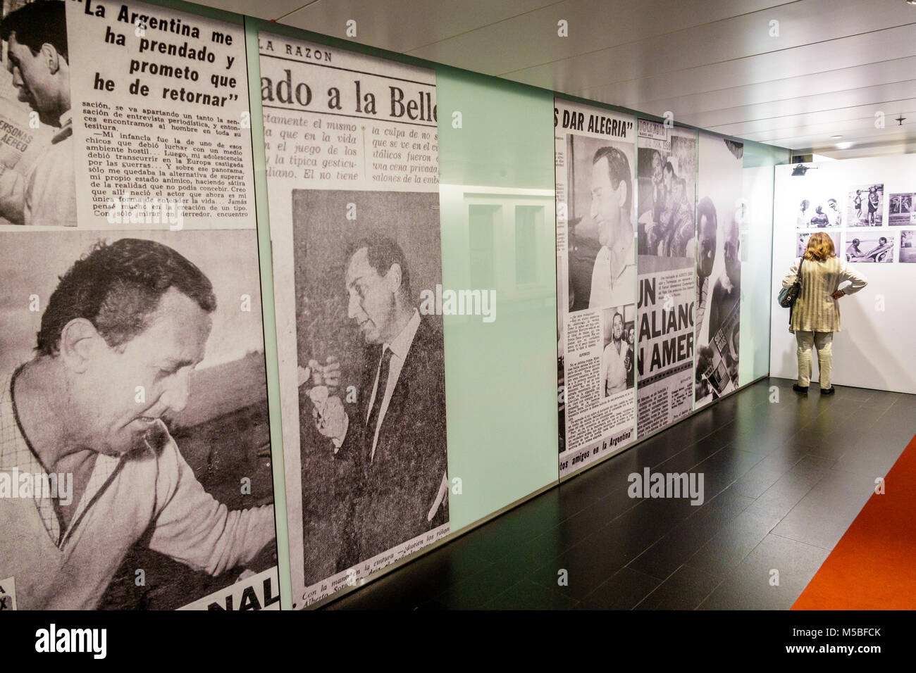 Buenos Aires Argentina,Centro Cultural Kirchner CCK,centre culturel,intérieur,exposition d'hommage,Alberto Sordi,acteur italien,ARG171125318 Banque D'Images