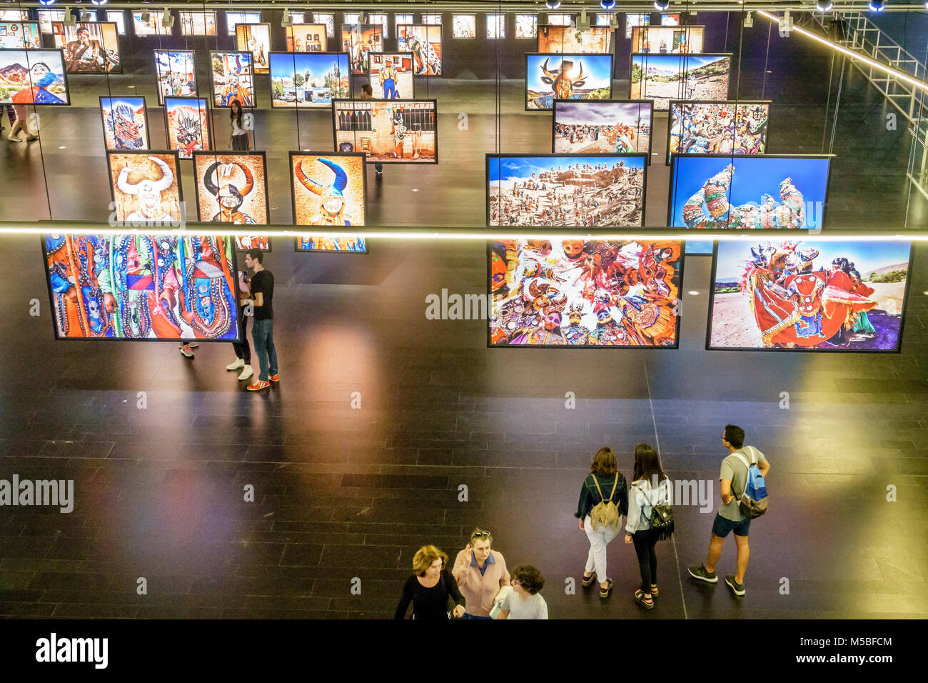 Buenos Aires Argentina,Centro Cultural Kirchner CCK,centre culturel,intérieur,Gaby Herbstein la Diablada photographie contemporaine,exposition exposant Banque D'Images