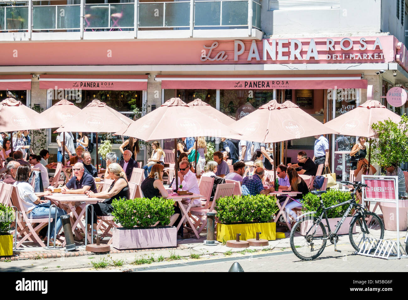 Buenos Aires Argentina, Recoleta, la Panera Rosa Deli Market, restaurant restaurants repas café cafés, al fresco, trottoir à l'extérieur tables repas Banque D'Images