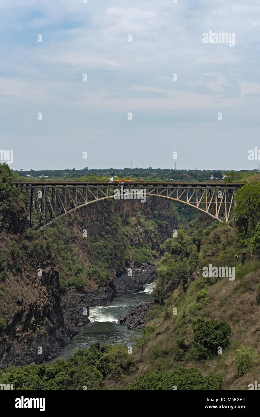 Grand pont au Victoria Falls entre la Zambie et le Zimbabwe Banque D'Images