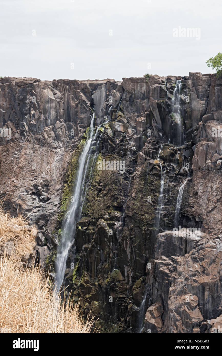 Les chutes Victoria en Zambie, au Zimbabwe, à la fin de la saison sèche Banque D'Images