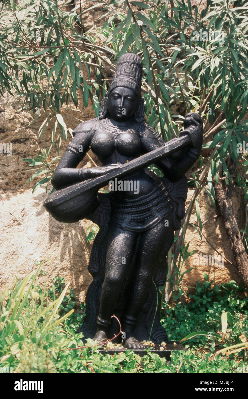 Déesse Saraswati au temple Birla à Hyderabad, Andhra Pradesh, Inde Banque D'Images