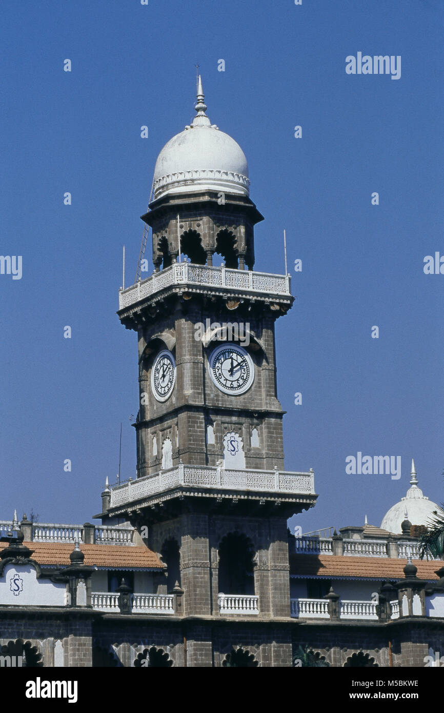 Tour de l'horloge de Shalini palace, Rankala lake Mumbai Maharashtra, Inde Banque D'Images