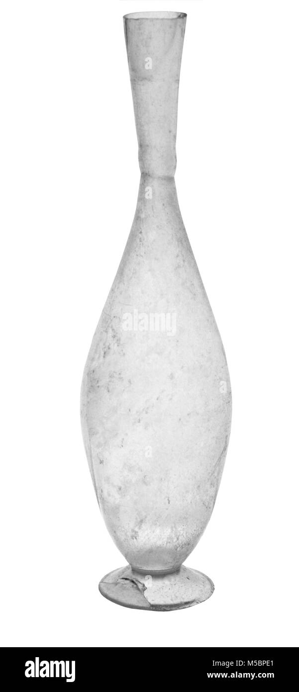 Ancienne cité romaine flower vase en verre clair. Isolé sur un fond blanc. Banque D'Images