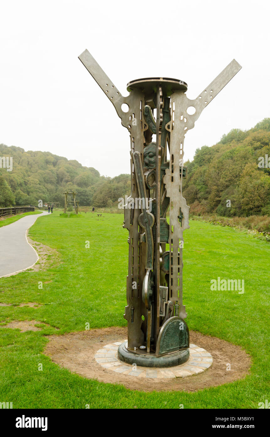 Sculpture 'Informations', par Johnson et Cartmel, en acier inoxydable et en bronze commémorant l'importance des chemins de fer à Sawai madhopur. Banque D'Images