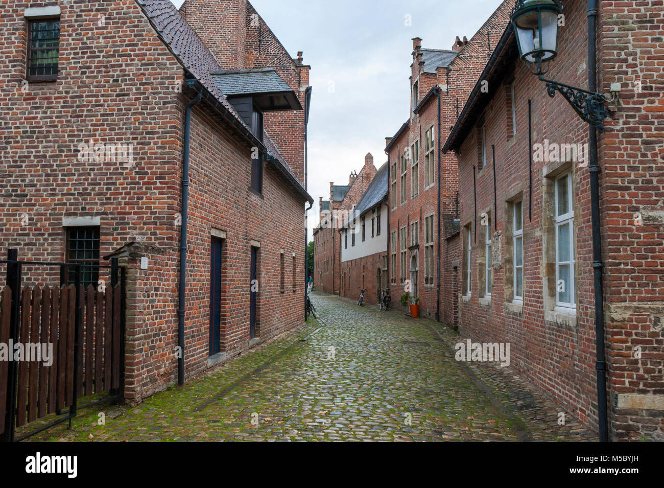 Groot Begijnhof - Site du patrimoine mondial de l'UNESCO. Quartiers historiques avec les résidences prévues le long d'un réseau de rues étroites, à Leuven, Belgique. Banque D'Images