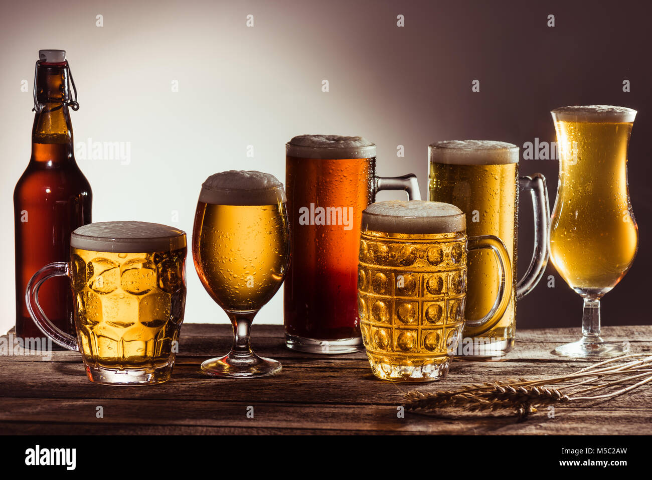 Assortiment de bière dans les verres Banque D'Images