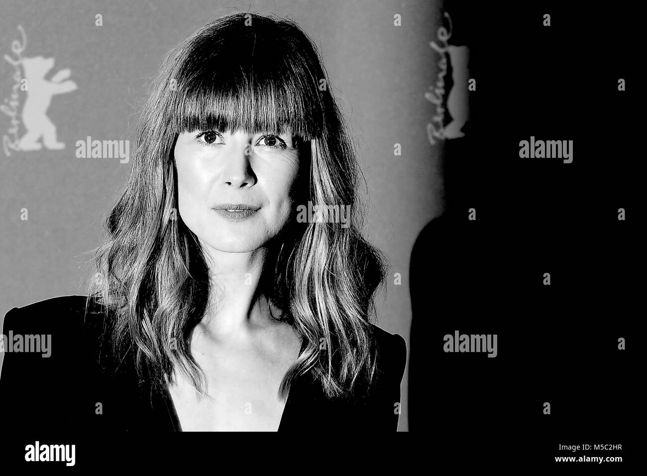 rosamund-pike-actress-banque-d-images-noir-et-blanc-alamy