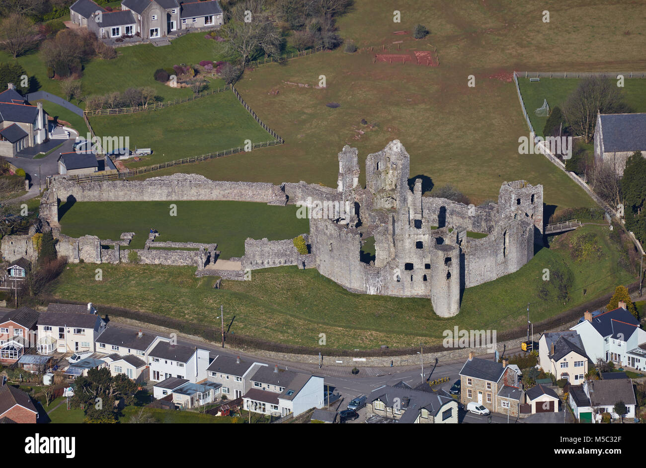 Une vue aérienne du château de Newcastle, Bridgend, Nouvelle-Galles du Sud Banque D'Images