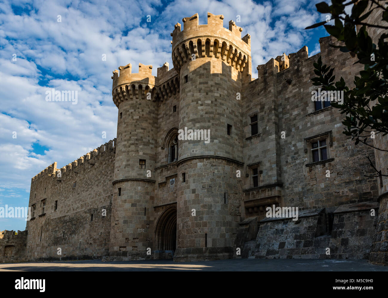 Le Palais du Grand Maître des Chevaliers de Rhodes alias le Castello, est un château médiéval dans la région de Rhodes, en Grèce. Banque D'Images