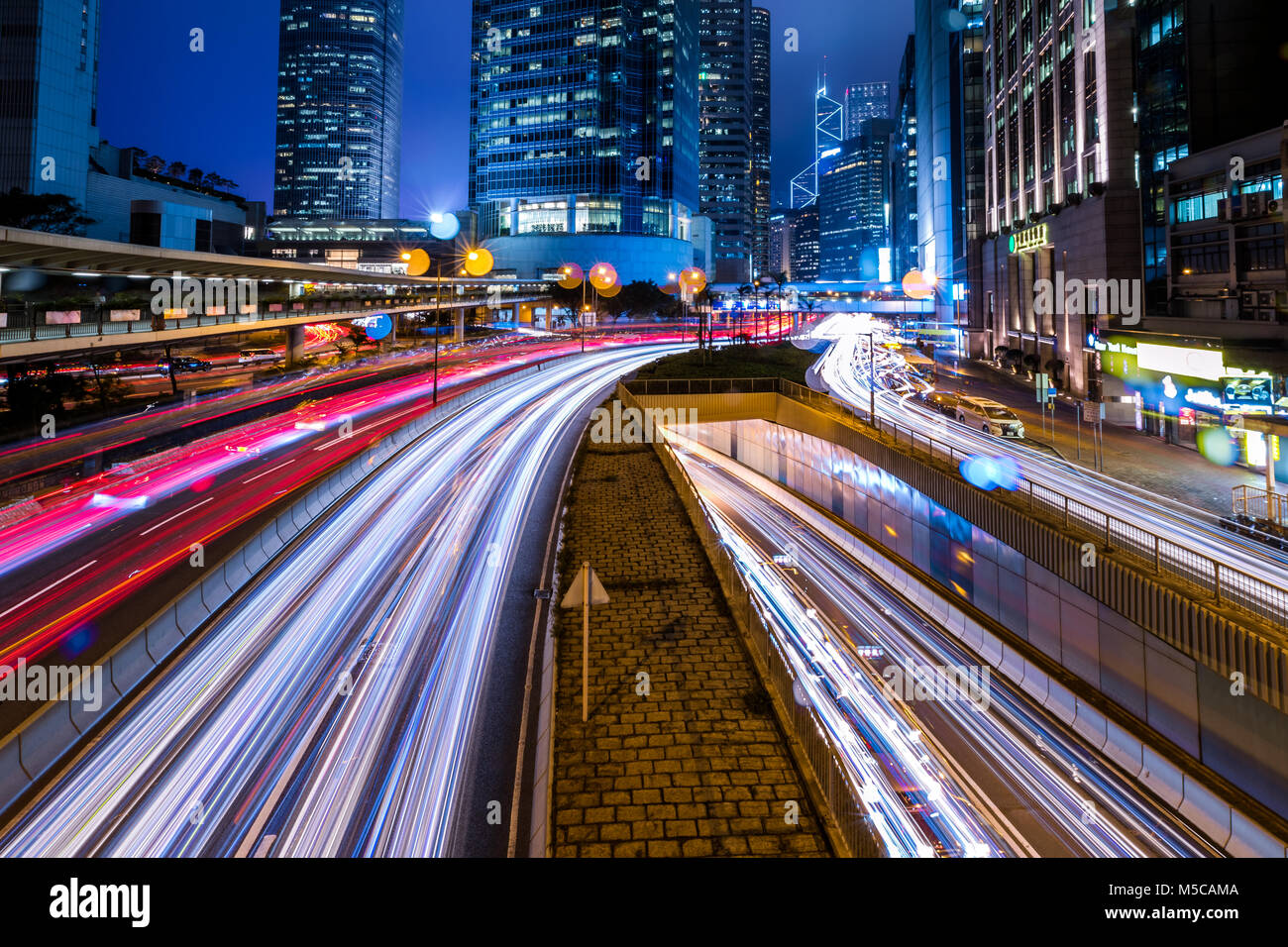 Quartier Central des affaires de Hong Kong dans la nuit avec un léger Banque D'Images