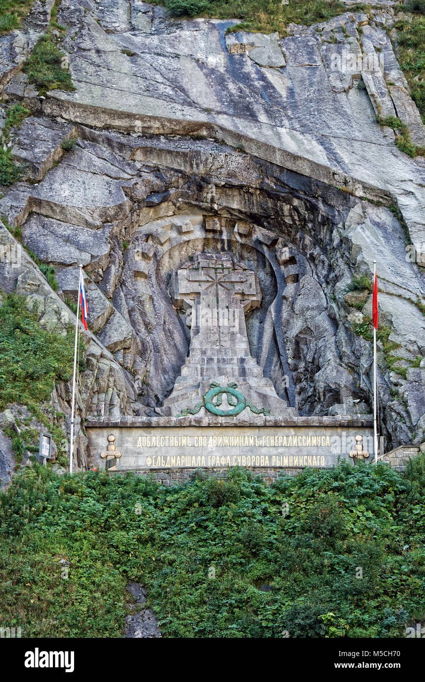 Dans les gorges de Schöllenen Memorial, Andermatt à la Fédération de soldats commandés par le général qui s'est tenue en 1799 Suworow retour l'avancée des troupes de Napoléon Banque D'Images