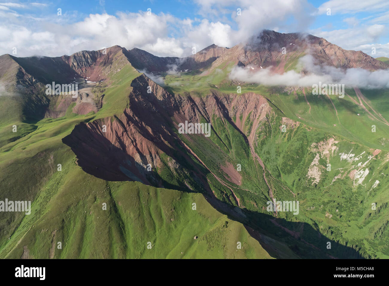 Vue aérienne sur le Centre de montagnes du Tian Shan, frontière du Kirghizistan et de la Chine, le Kirghizistan Banque D'Images Vue aérienne sur le Centre de montagnes du Tian Shan, frontière du Kirghizistan et de la Chine, le Kirghizistan Banque D'Images