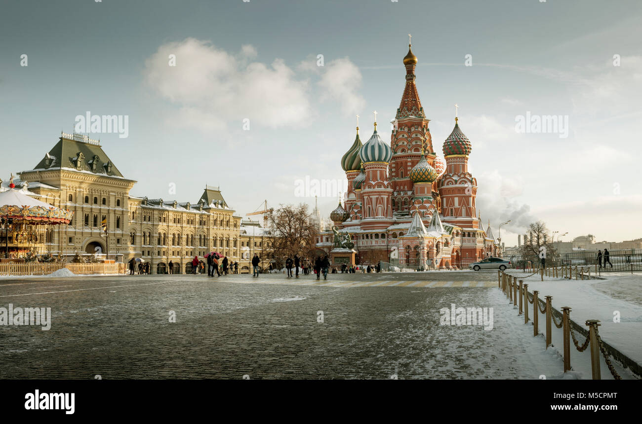 La Cathédrale Saint-Basile sur la Place Rouge à Moscou pendant Noël, Russie Banque D'Images