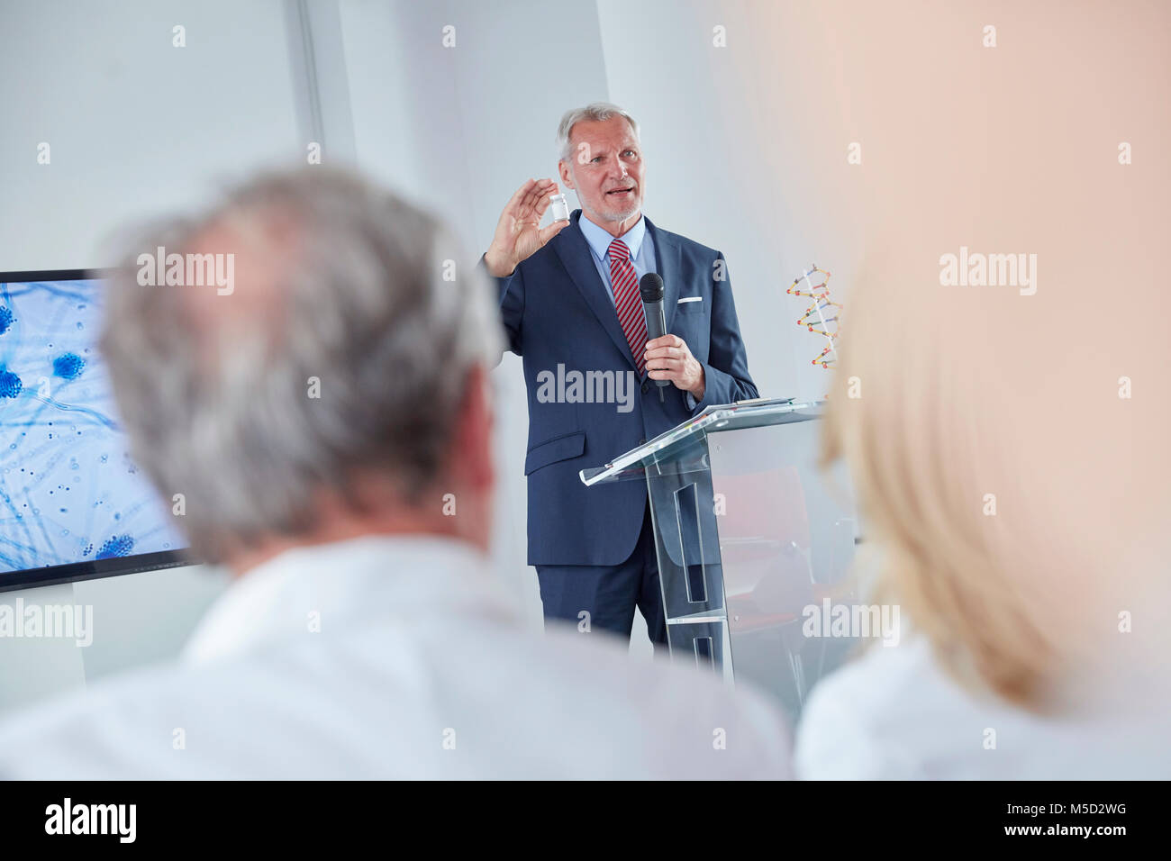 Homme d'administrateur à l'hôpital de conférence de premier plan Banque D'Images