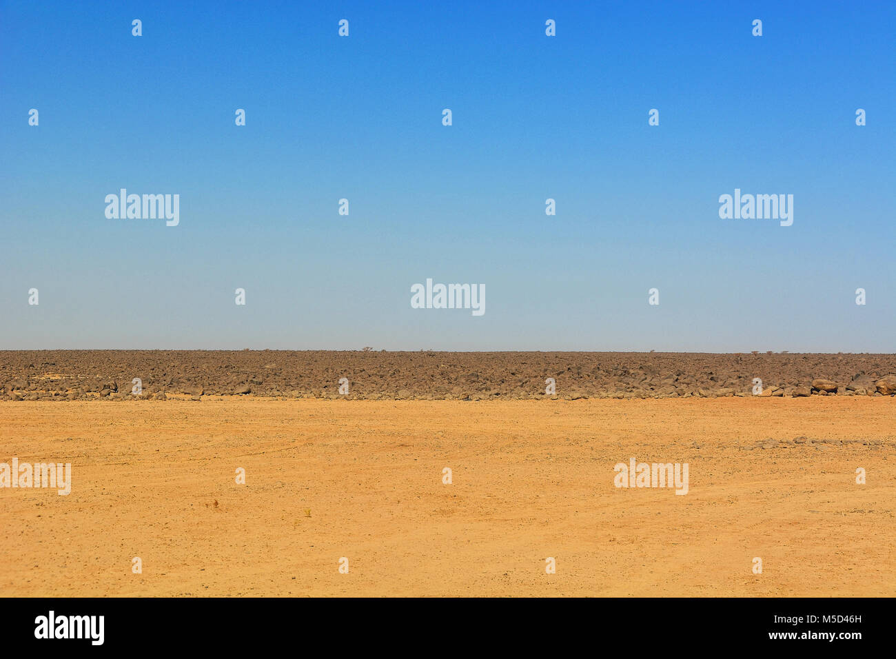Paysage désertique contrastées. L'Arabie Saoudite. Banque D'Images