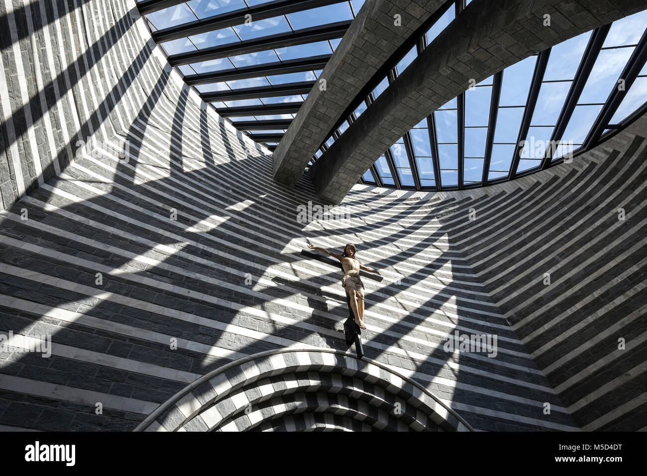 Église de San Giovanni Battista, vue de l'intérieur, l'architecte Mario Botta, Mogno, près de Fusio, Lavizzara, Canton Tessin, Suisse Banque D'Images