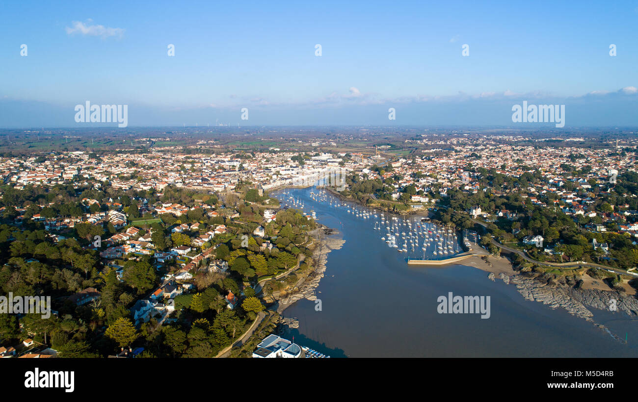 Photographie aérienne de la ville et du port de plaisance de Pornic en Loire Atlantique Banque D'Images