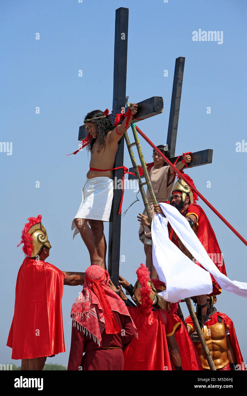 Crucifixion Soldats Romains Crucifier Les Philippins Les Rituels Religieux Le Vendredi Saint L Auto Flagellation Publique Des Flagellants Photo Stock Alamy Crucifixion Soldats Romains Crucifier Les Philippins Les Rituels Religieux Le Vendredi Saint L Auto Flagellation Publique Des Flagellants Photo Stock Alamy