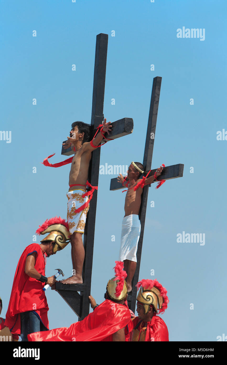 Crucifixion Soldats Romains Crucifier Les Philippins Les Rituels Religieux Le Vendredi Saint L Auto Flagellation Publique Des Flagellants Photo Stock Alamy Crucifixion Soldats Romains Crucifier Les Philippins Les Rituels Religieux Le Vendredi Saint L Auto Flagellation Publique Des Flagellants Photo Stock Alamy