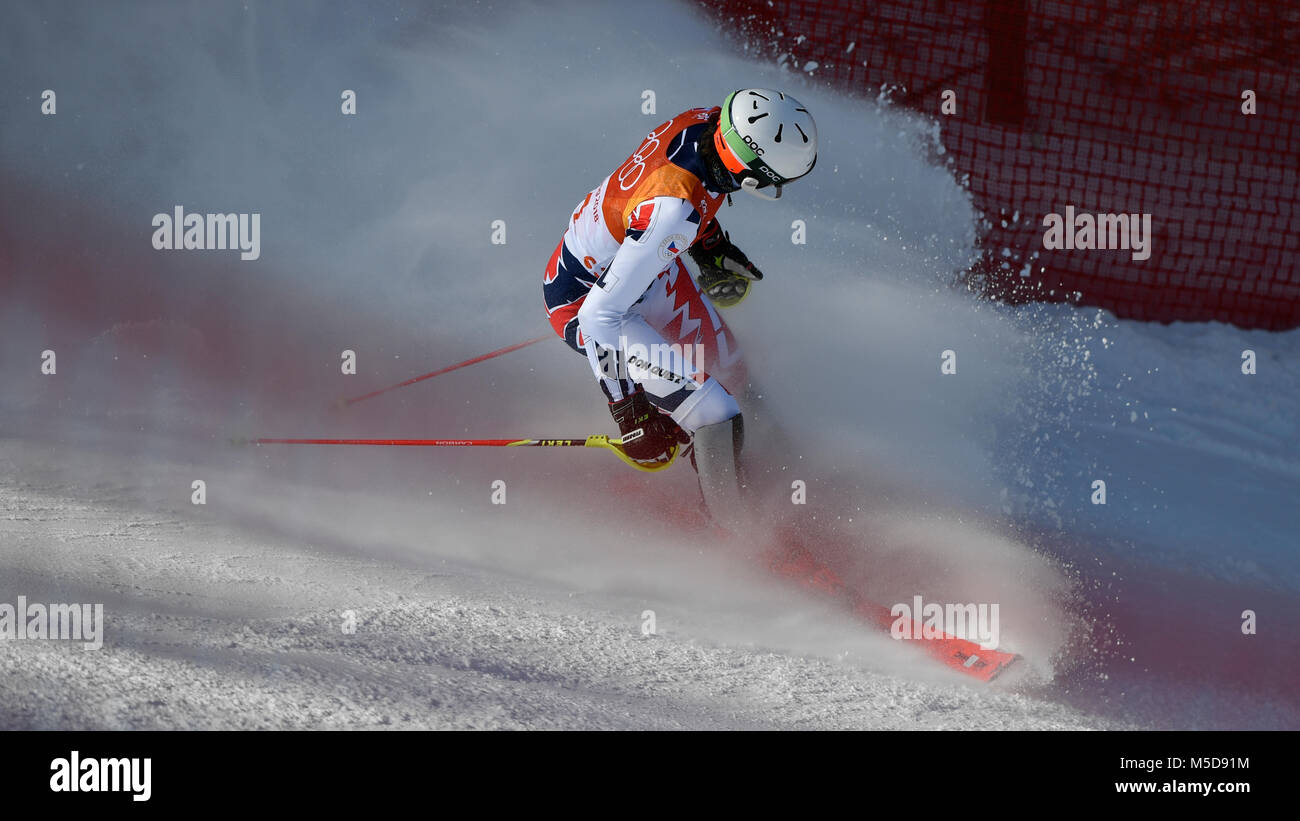 Jan Zabystran de République tchèque en compétition lors de la première exécution de la Men's slalom aux Jeux Olympiques d'hiver de 2018 à Pyeongchang, Corée du Sud, le 22 février 2018. (Photo/CTK Michal Kamaryt) Banque D'Images