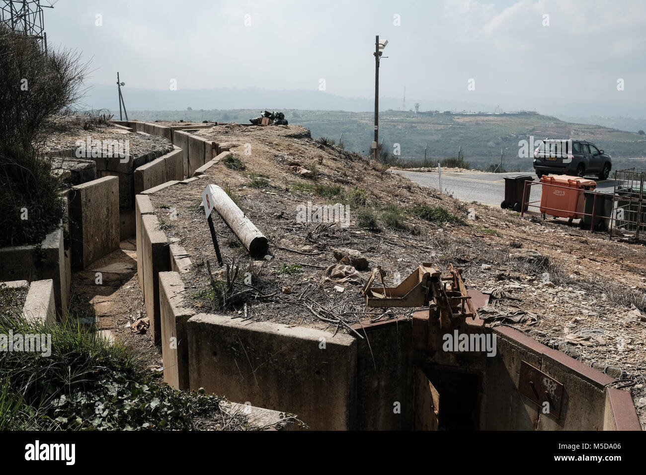 Misgav Am, Israël. 21 Février, 2018. Kibboutz Misgav Am, avec une population d'environ 300, situé en Haute Galilée, près de la frontière libanaise, est entourée d'une clôture de sécurité, bunkers, tranchées, abris souterrains et les résidents prêts à réagir à toute situation d'urgence. Les efforts de la diplomatie pour résoudre les tensions entre Israël et le Liban en cours avec la médiation de l'État américain du Ministère Satterfield. Les différends sur la frontière israélienne construction d'un mur, le début de l'exploration de gaz en mer et l'accroissement de l'arsenal du Hezbollah soutenu par l'Iran ont causé ce pic Banque D'Images