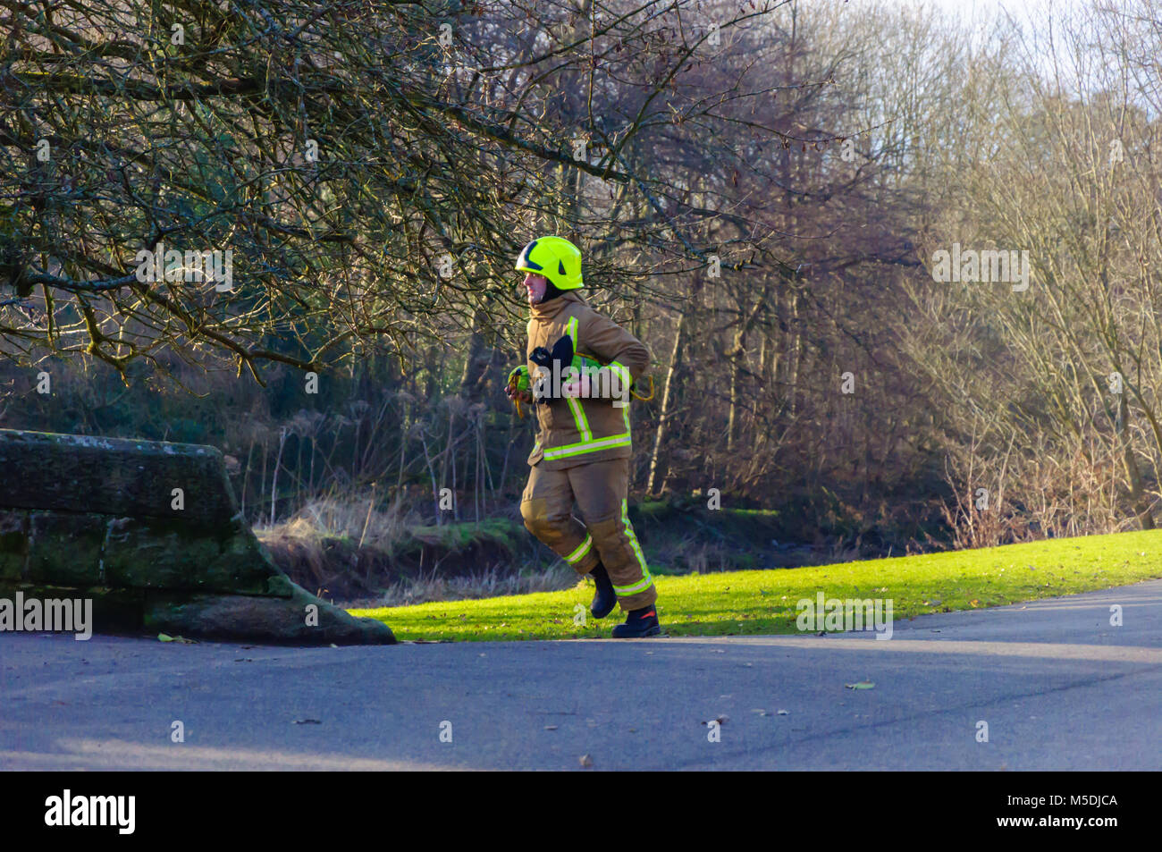 Glasgow, Ecosse, Royaume-Uni. 22 Février, 2018. Les pompiers du service d'incendie et de sauvetage écossais V02 Pollok sur un exercice d'entraînement en raison de Pollok Country Park. L'exercice portait sur des techniques pour un sauvetage dans et autour d'un cours d'eau. Credit : Skully/Alamy Live News Banque D'Images