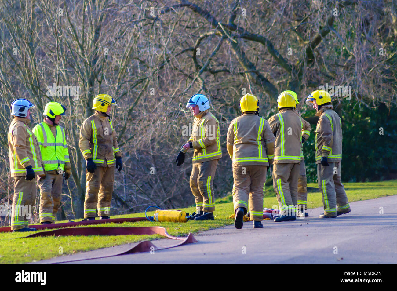 Glasgow, Ecosse, Royaume-Uni. 22 Février, 2018. Les pompiers du service d'incendie et de sauvetage écossais V02 Pollok sur un exercice d'entraînement en raison de Pollok Country Park. L'exercice portait sur des techniques pour un sauvetage dans et autour d'un cours d'eau. Credit : Skully/Alamy Live News Banque D'Images