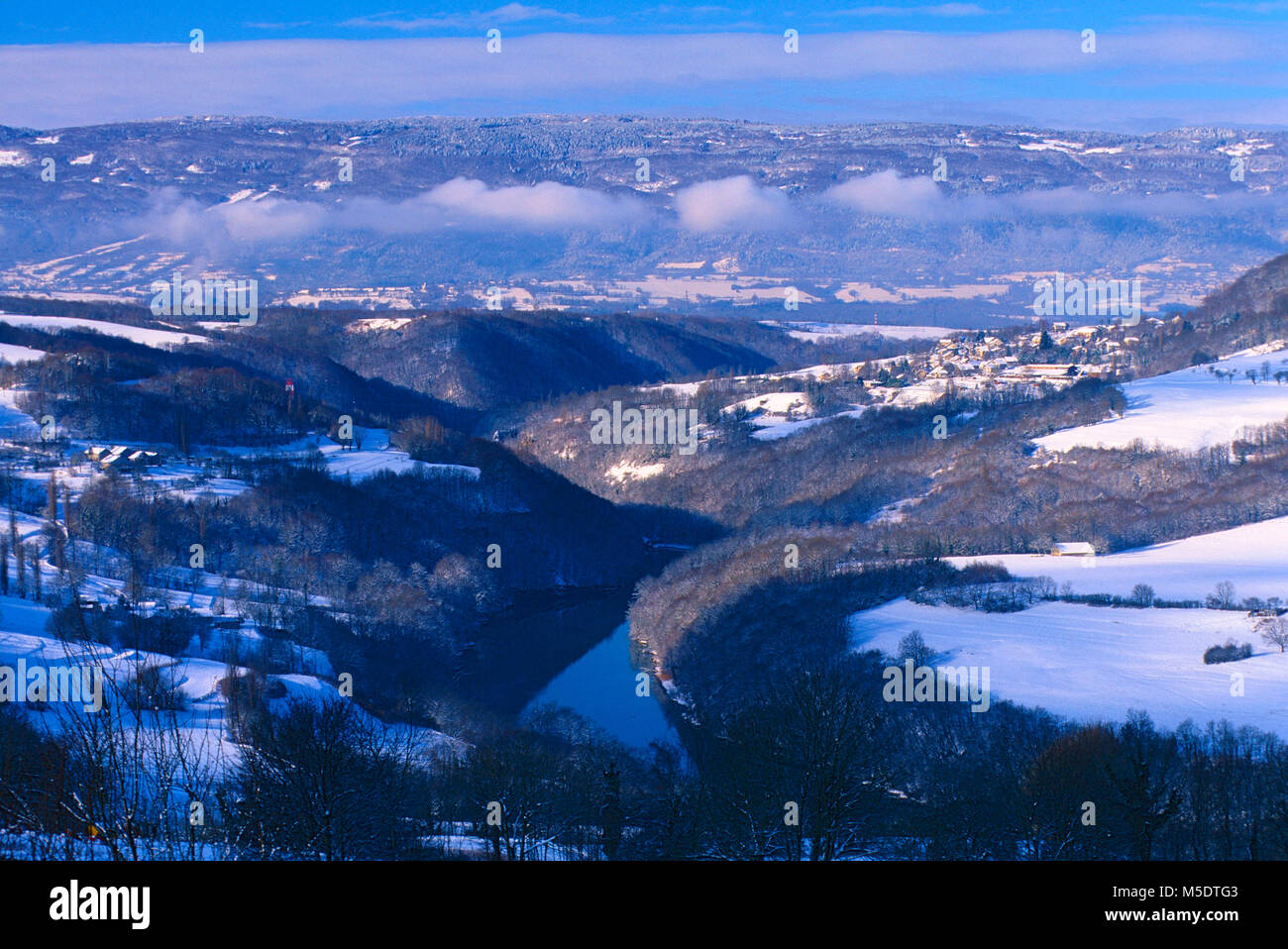 Rivière, Rhône, village, la Maldière, collines, Crête du nu, hiver, neige, Savoie, Savoie, France Haut Banque D'Images