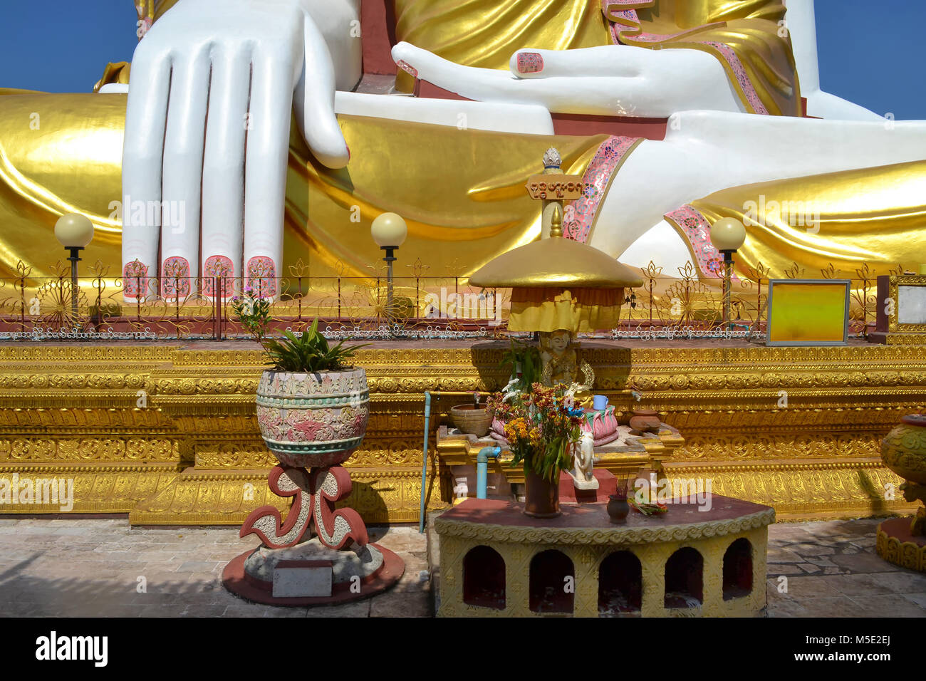 Détails de la statue de Bouddha à la Pagode Kyaikpun à Bago en Birmanie Myanmar Banque D'Images