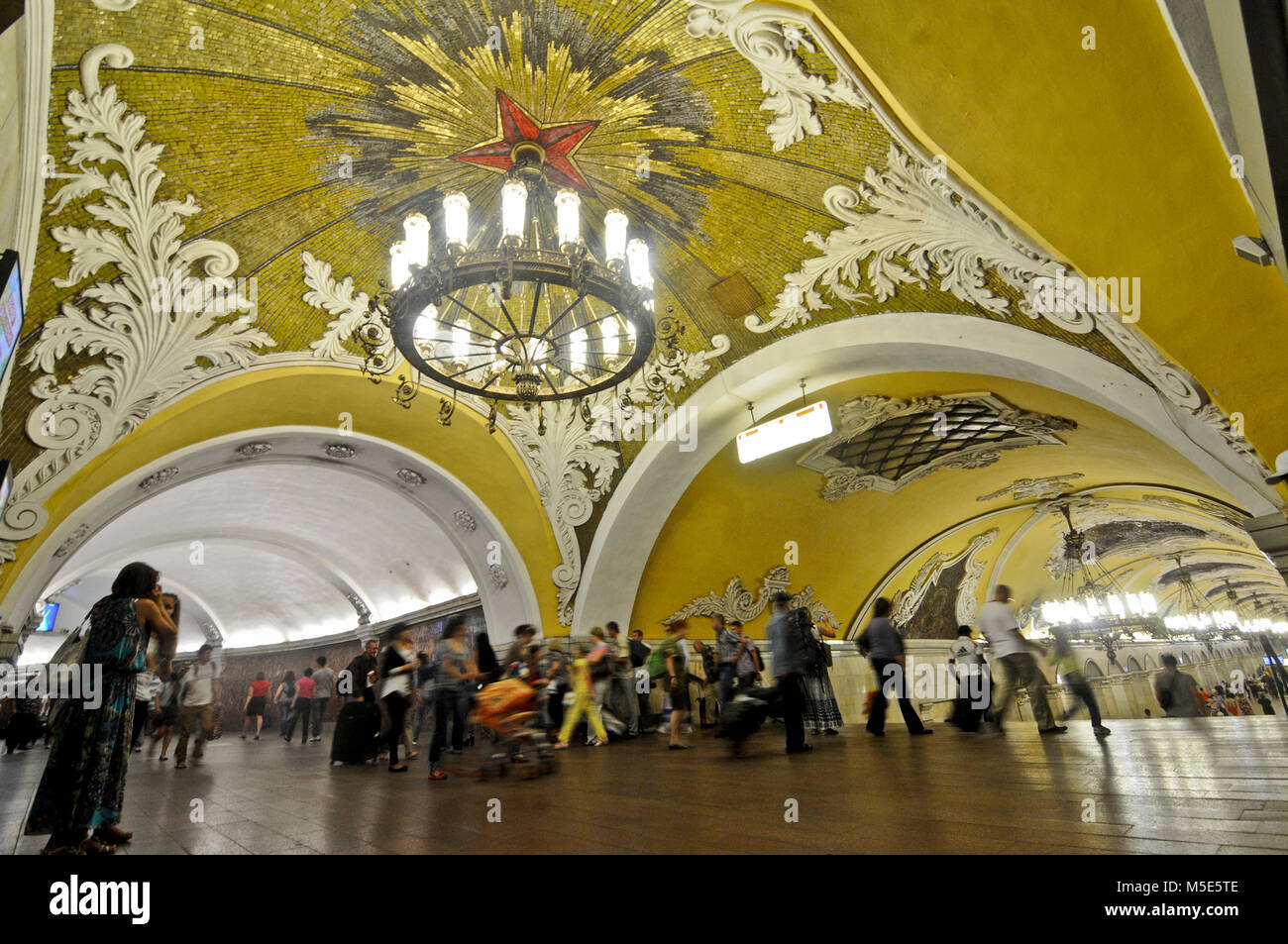 La station de métro Komsomolskaya, Moscou, Russie Banque D'Images
