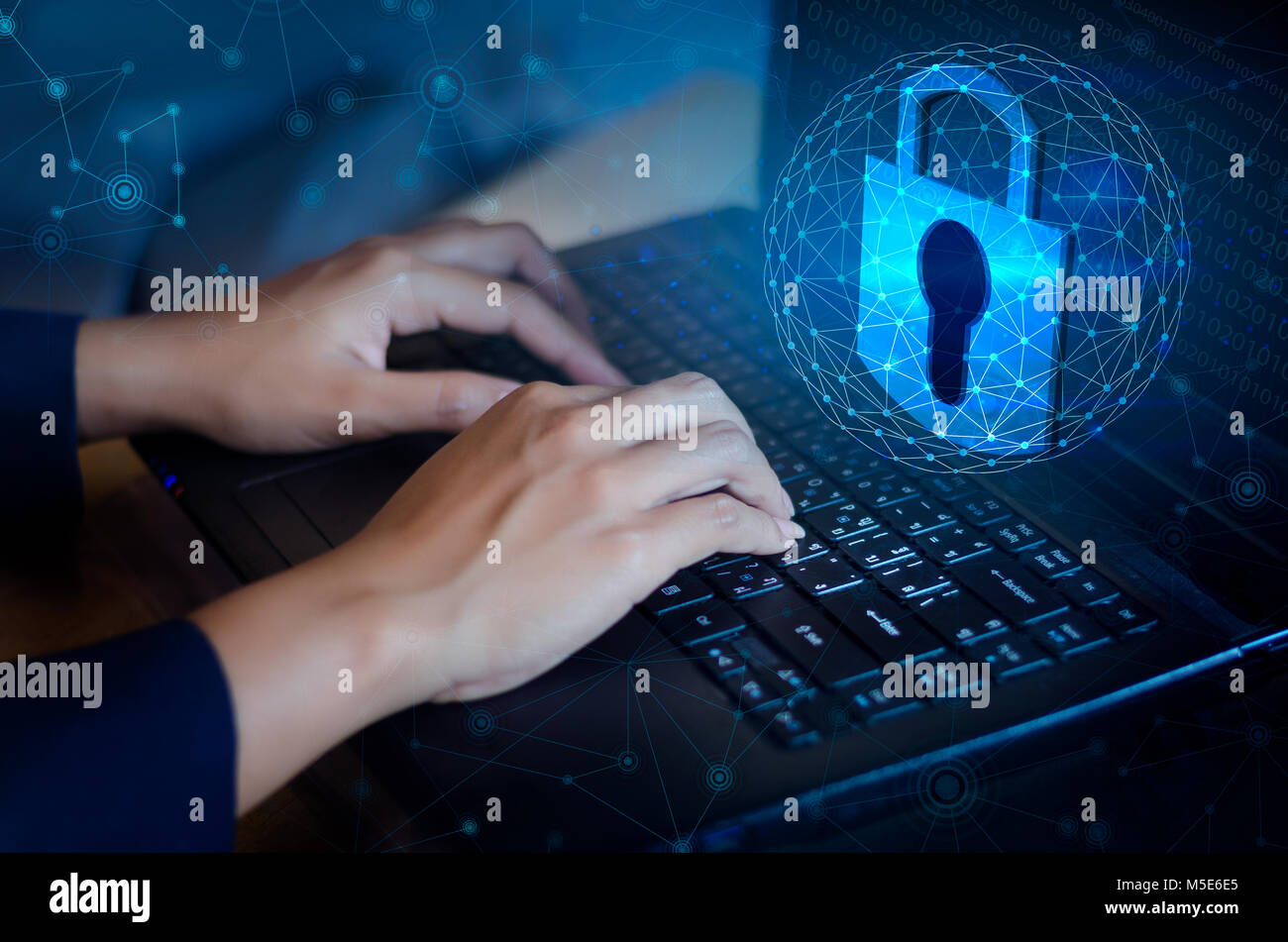 Appuyer sur le bouton Entrée sur l'ordinateur. Système de sécurité verrouillage par clé abstract technology world digital link cybersécurité le hi tech fond bleu foncé, en Banque D'Images