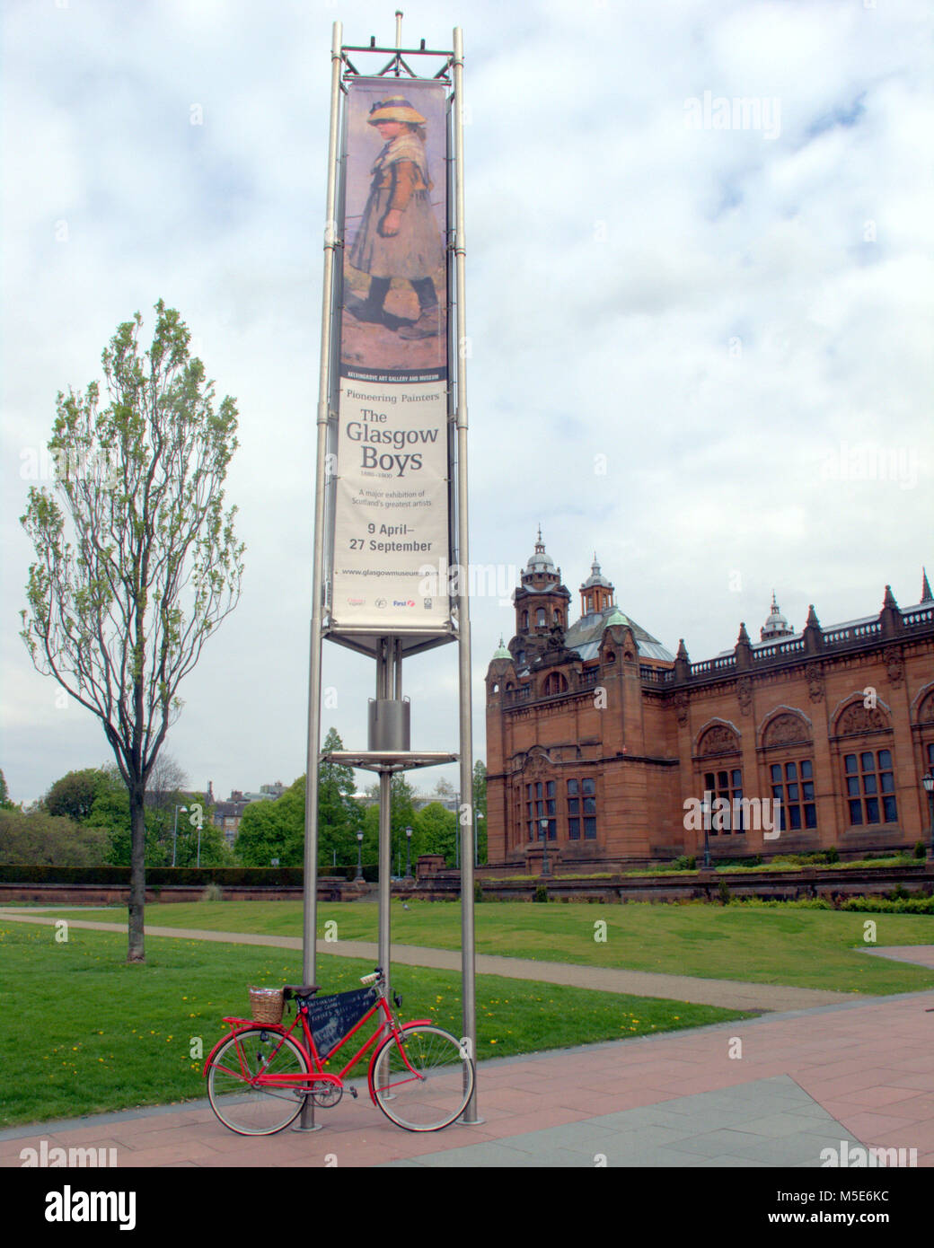 Le Glasgow Boys Affiches et exposition de la publicité à l'extérieur de Kelvingrove Art Gallery and Museum, Argyle Street, Glasgow, Royaume-Uni Banque D'Images