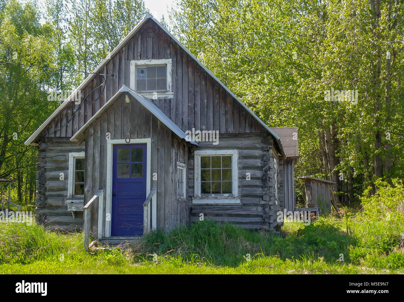 Cabane rustique dans les régions sauvages de l'Alaska Banque D'Images